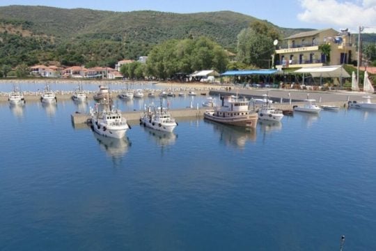 limani platanias port pilio